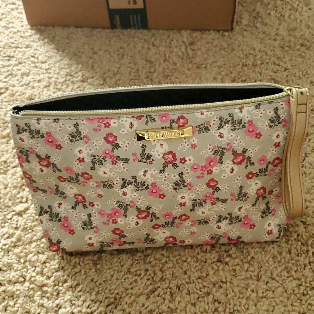 steve madden large wristlet